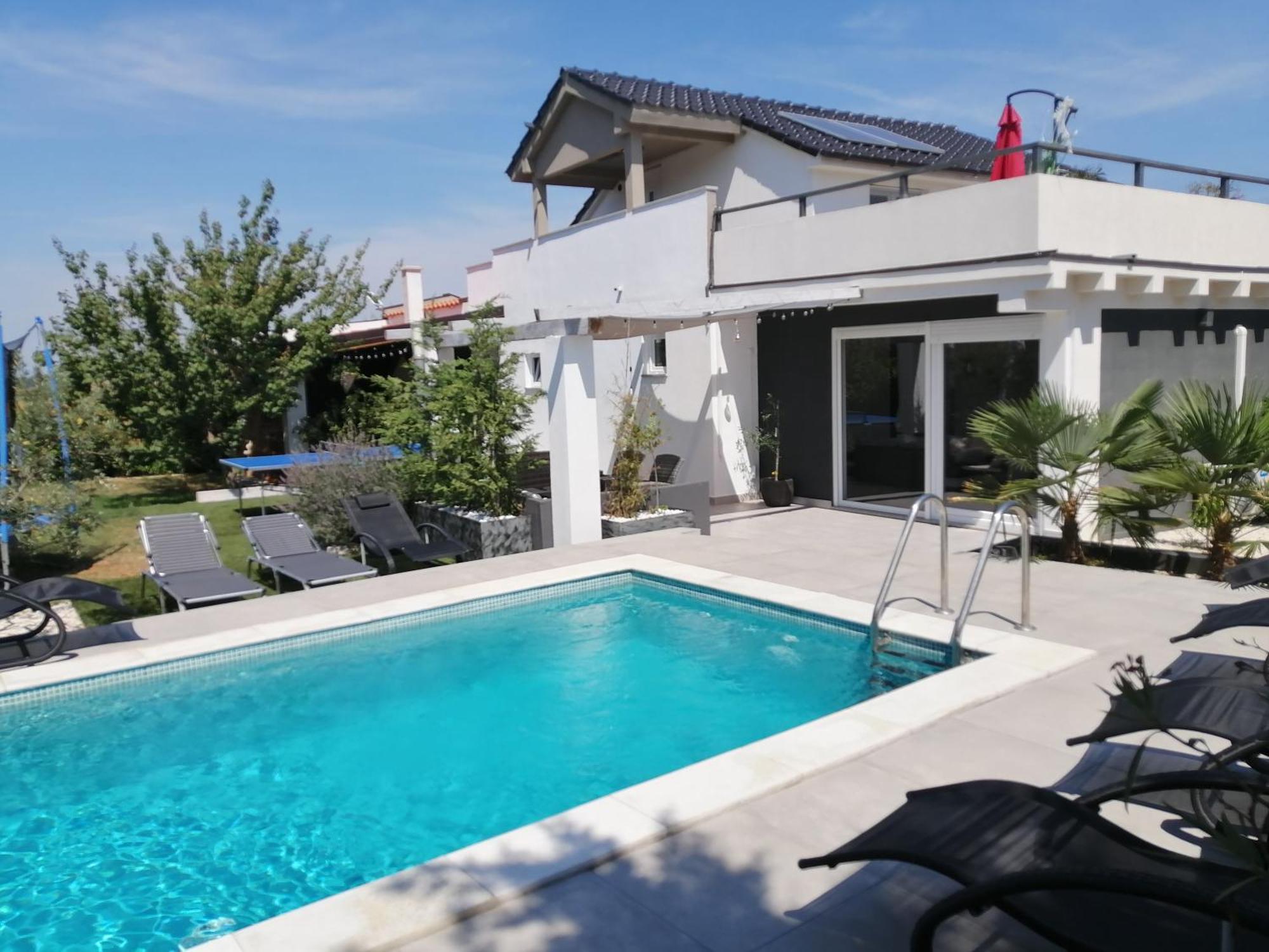 Elena Villa Pomer Bilik gambar