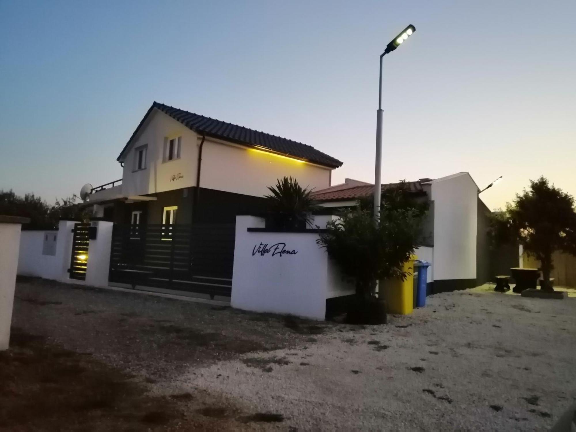 Elena Villa Pomer Bilik gambar