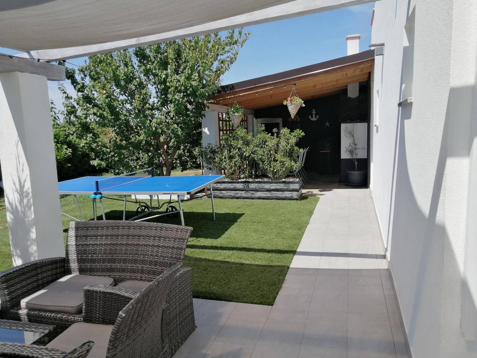 Elena Villa Pomer Bilik gambar